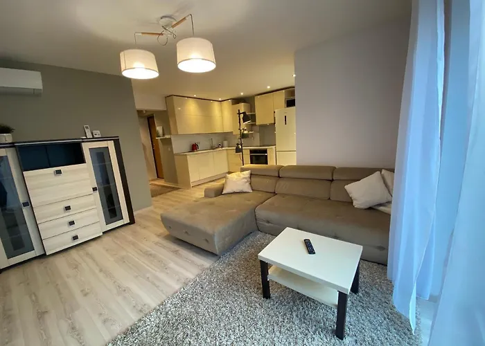 Sunny Apartment, 5Min To The Sea. Parking. Self Check In.
